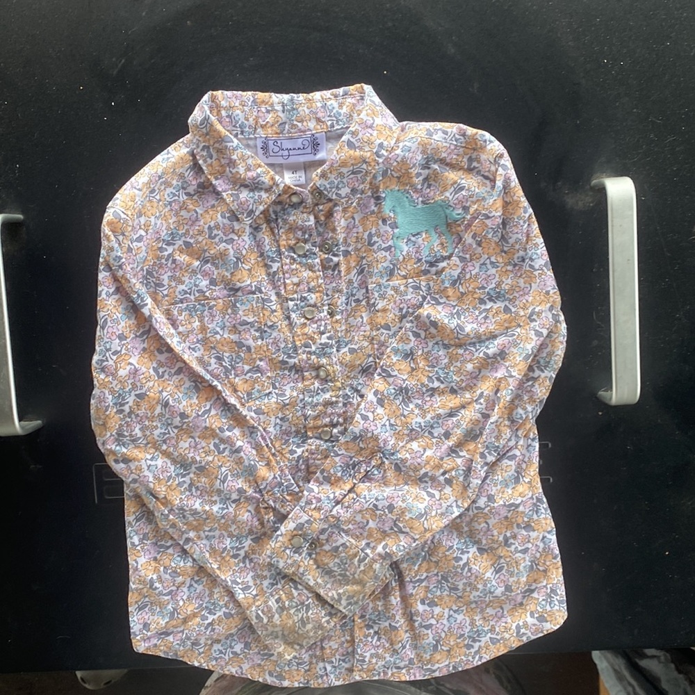 Shyanne horse embroidered long sleeved button up blouse 4t